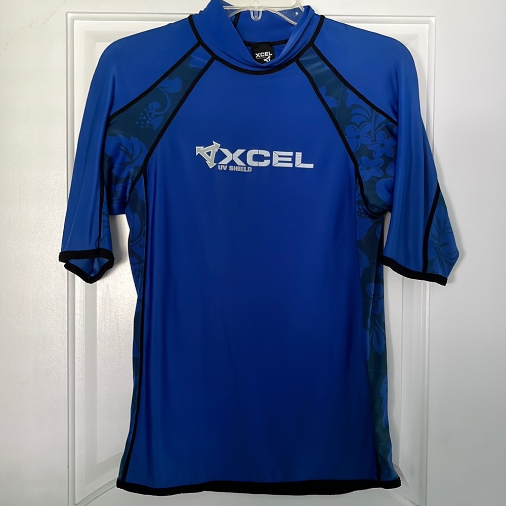XCEL Nylon and Spandex Hawaii Rashguard
